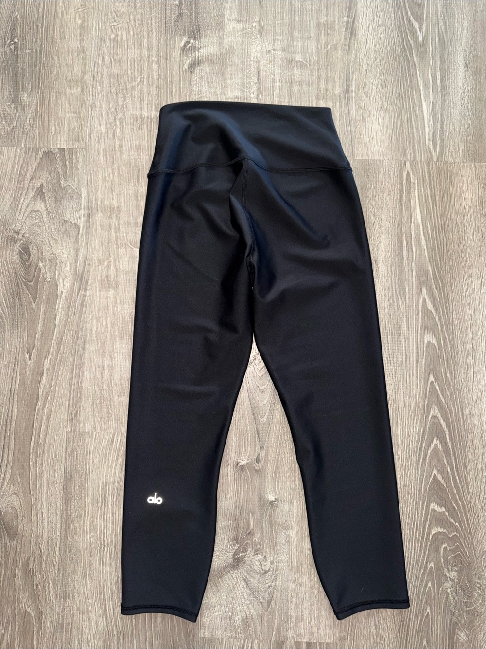 Alo yoga cropped leggings